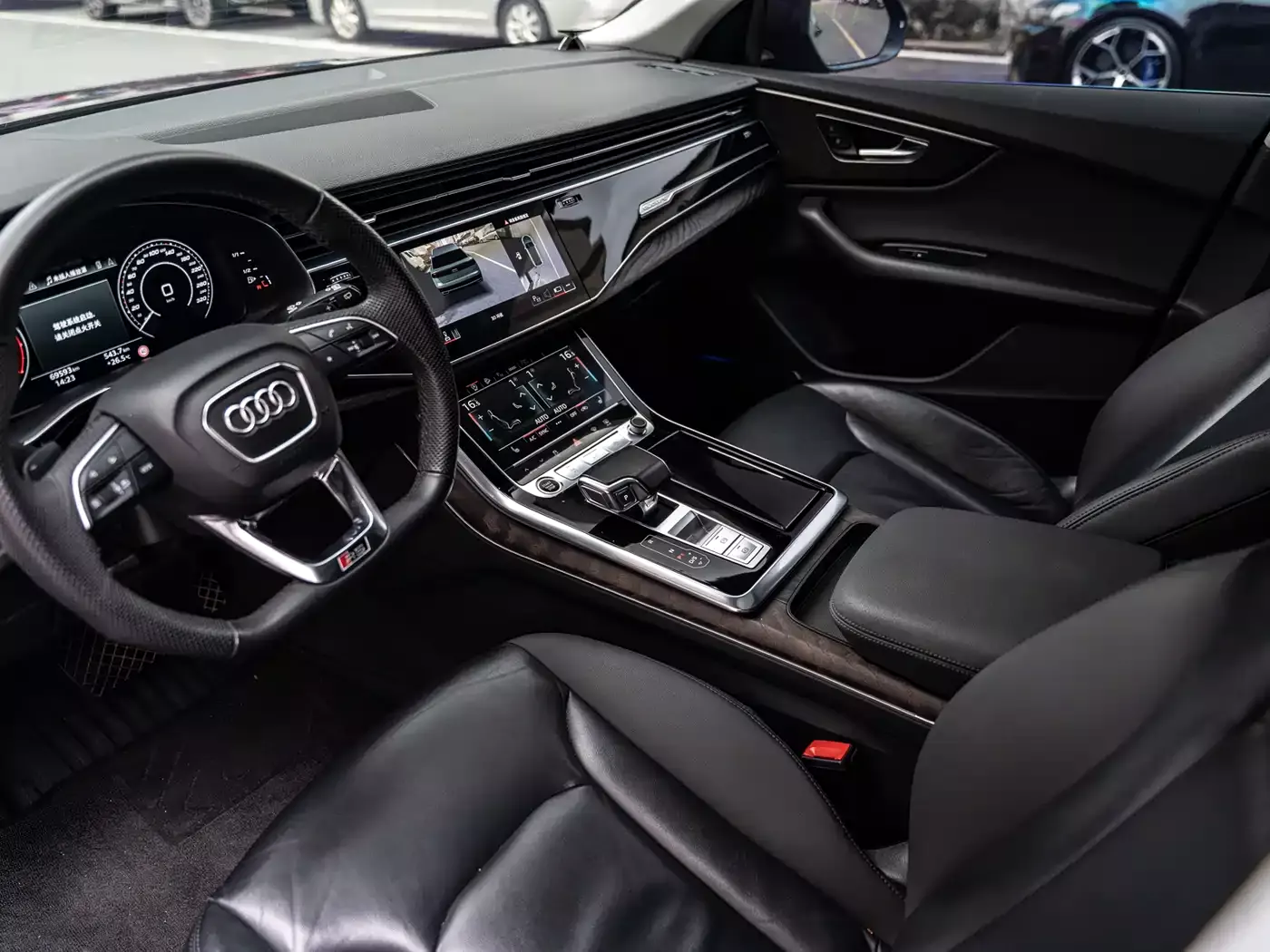 Audi Q8 2021 Model 55 TFSI Luxury Dynamic фото 10