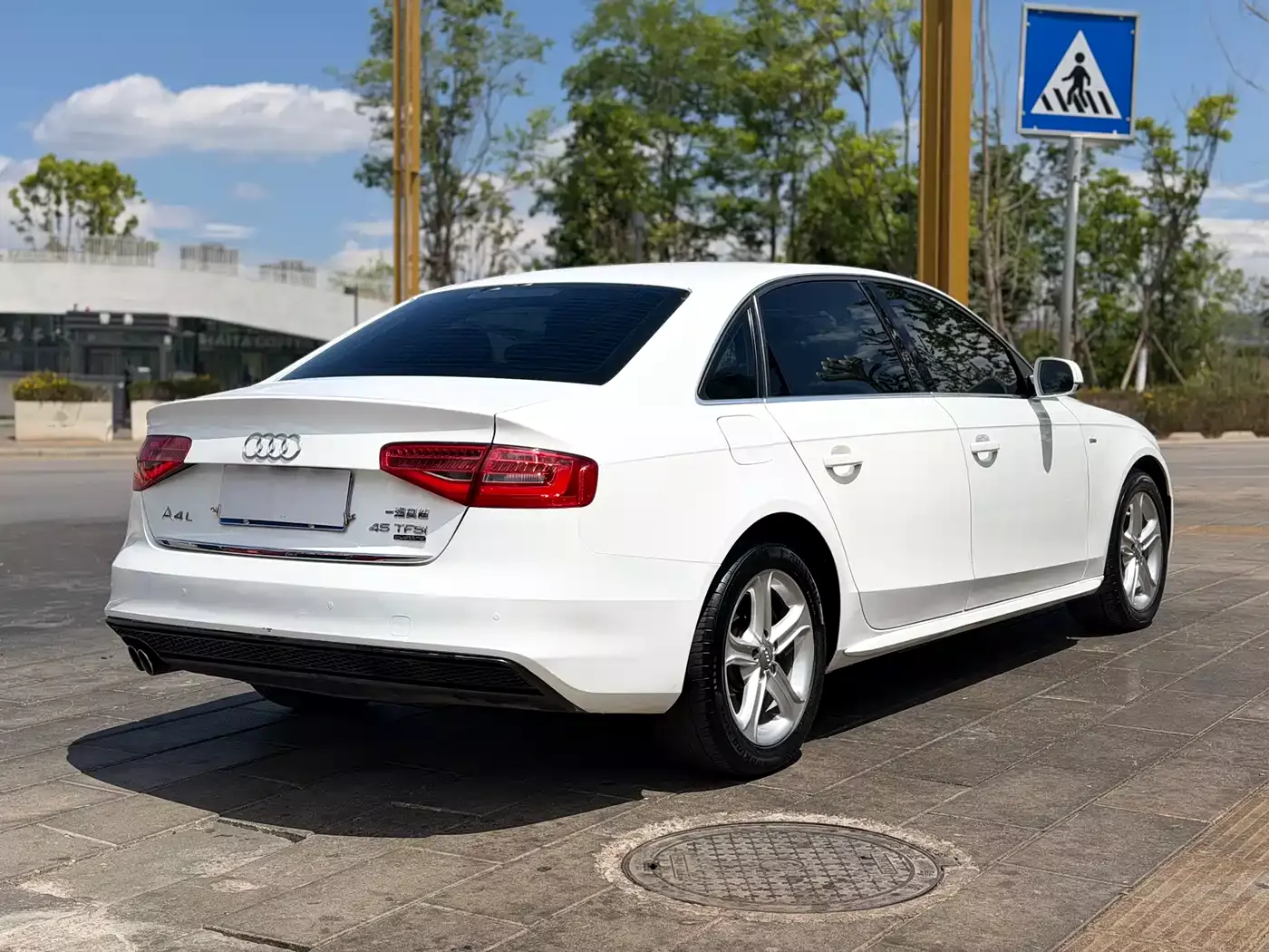Audi A4L 2015 45 TFSI quattro Individual Sport фото 4