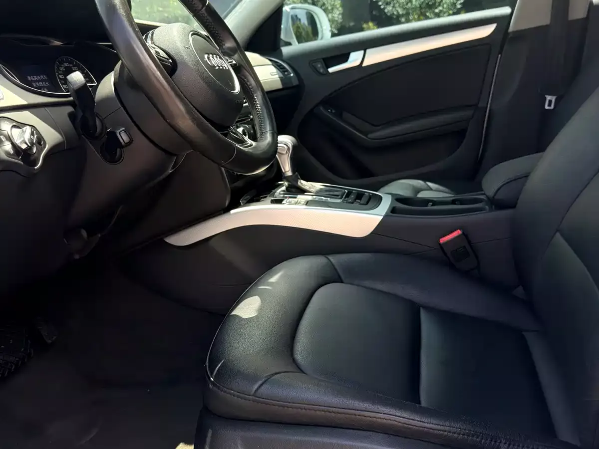 Audi A4L 2015 45 TFSI quattro Individual Sport фото 10