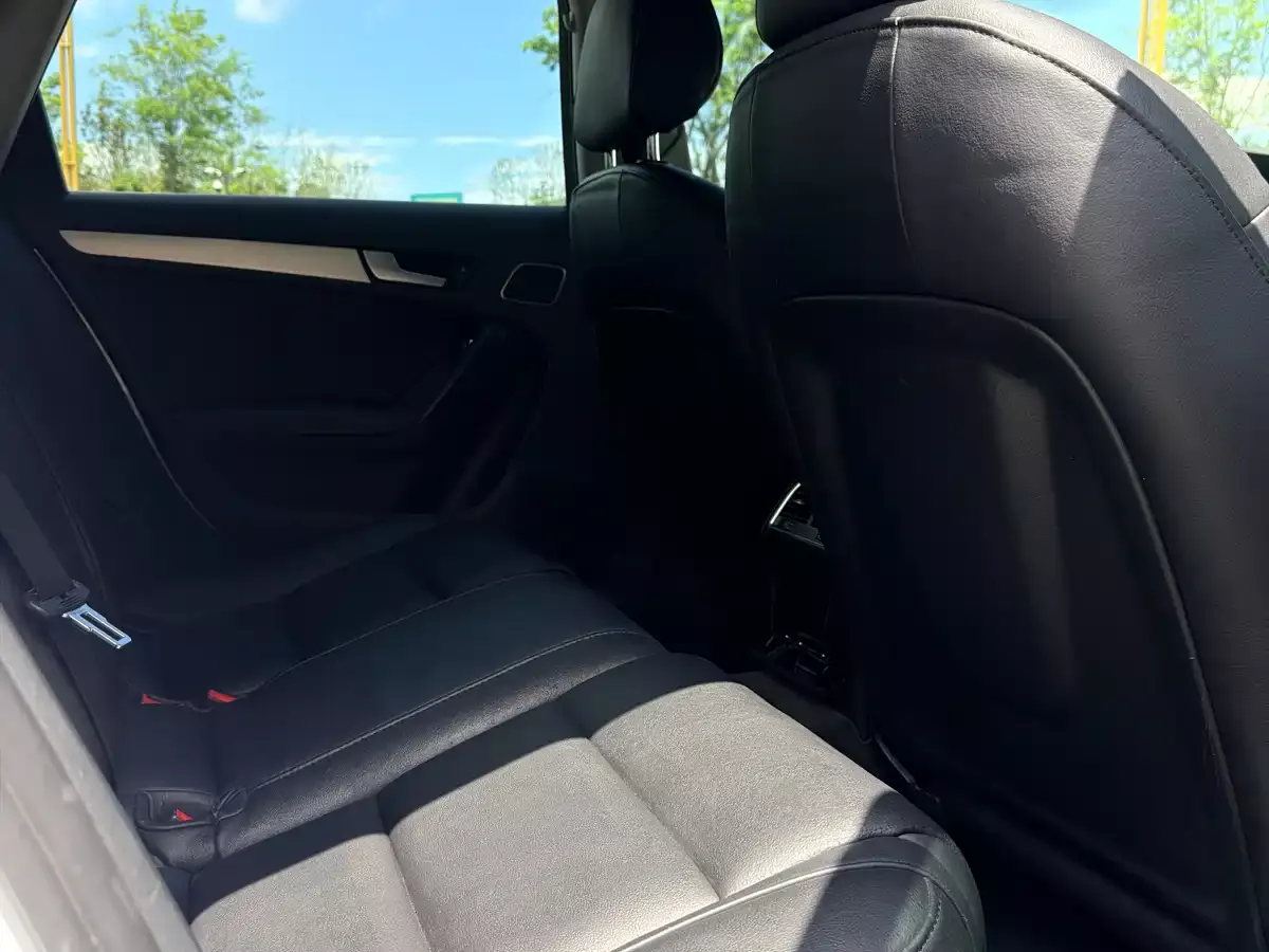 Audi A4L 2015 45 TFSI quattro Individual Sport фото 15