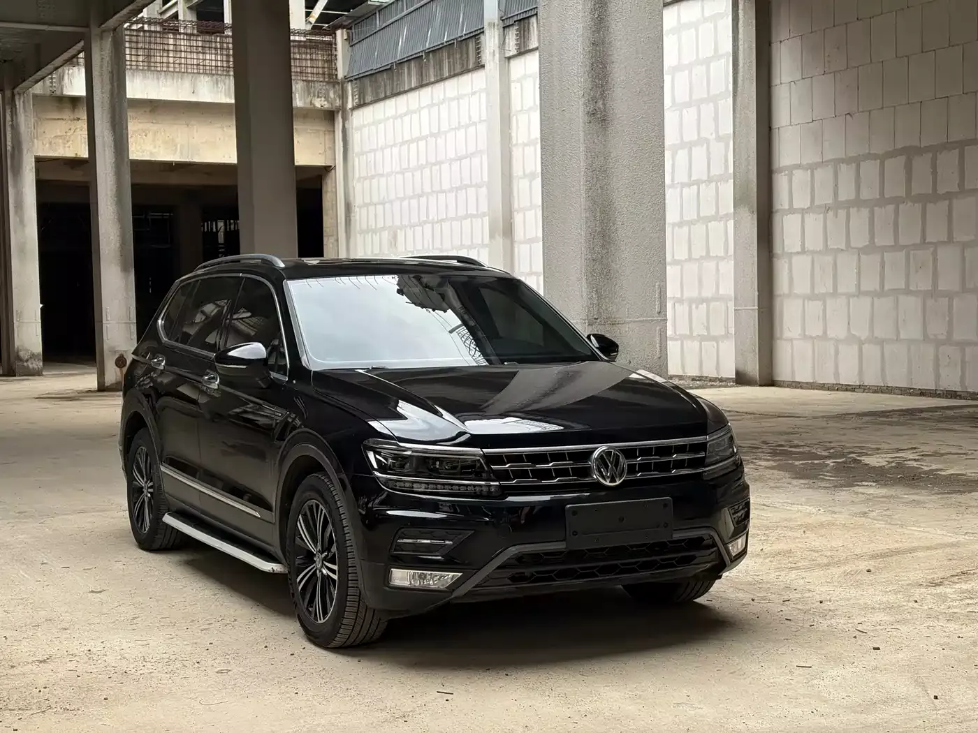Volkswagen Tiguan L 2018 380TSI Automatic AWD Luxury Edition фото 3