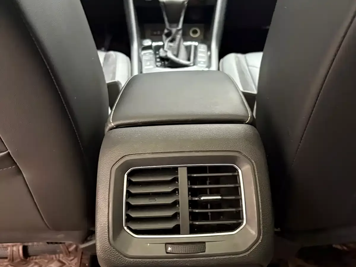 Volkswagen Tiguan L 2018 380TSI Automatic AWD Luxury Edition фото 9