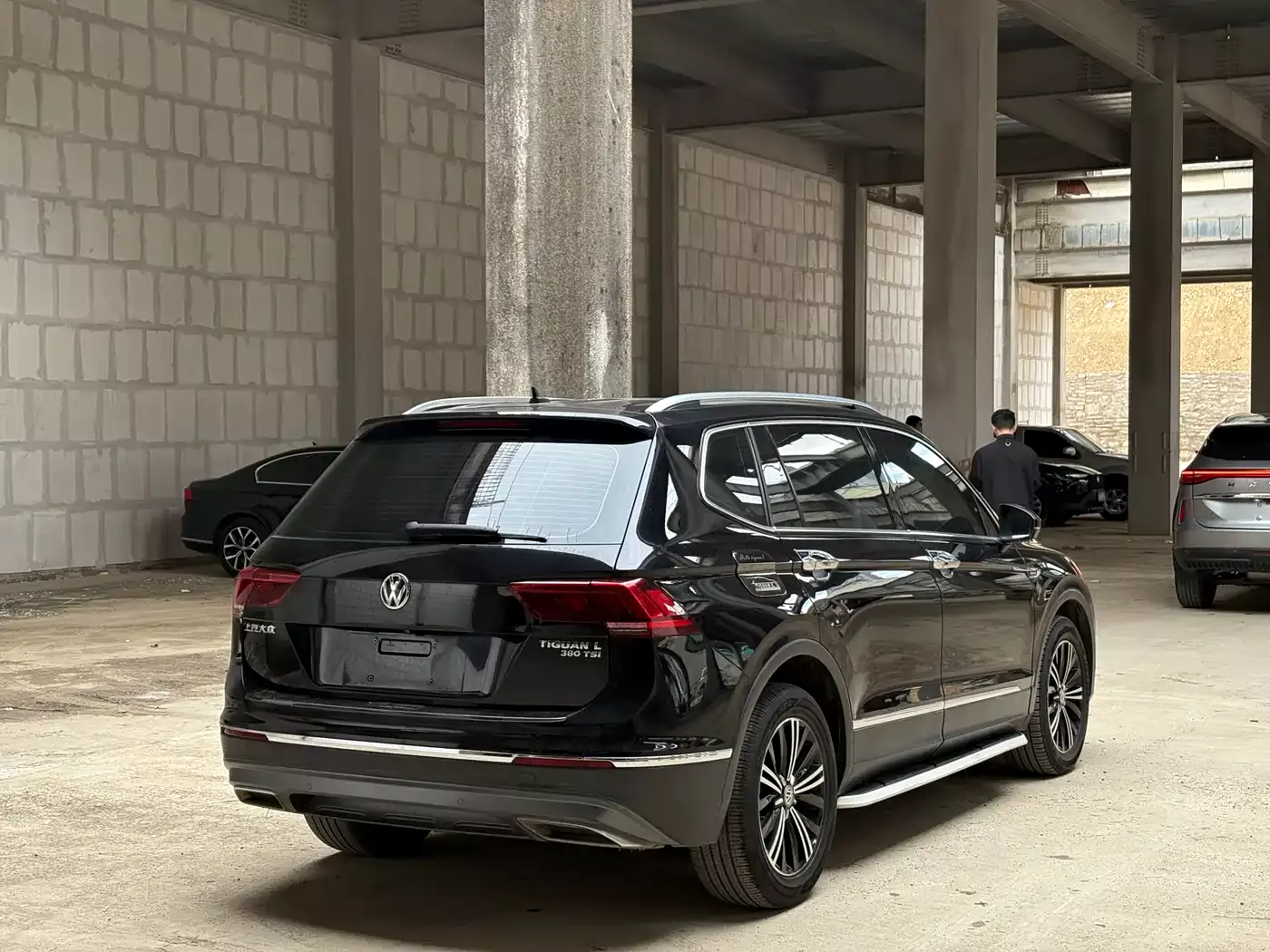 Volkswagen Tiguan L 2018 380TSI Automatic AWD Luxury Edition фото 14