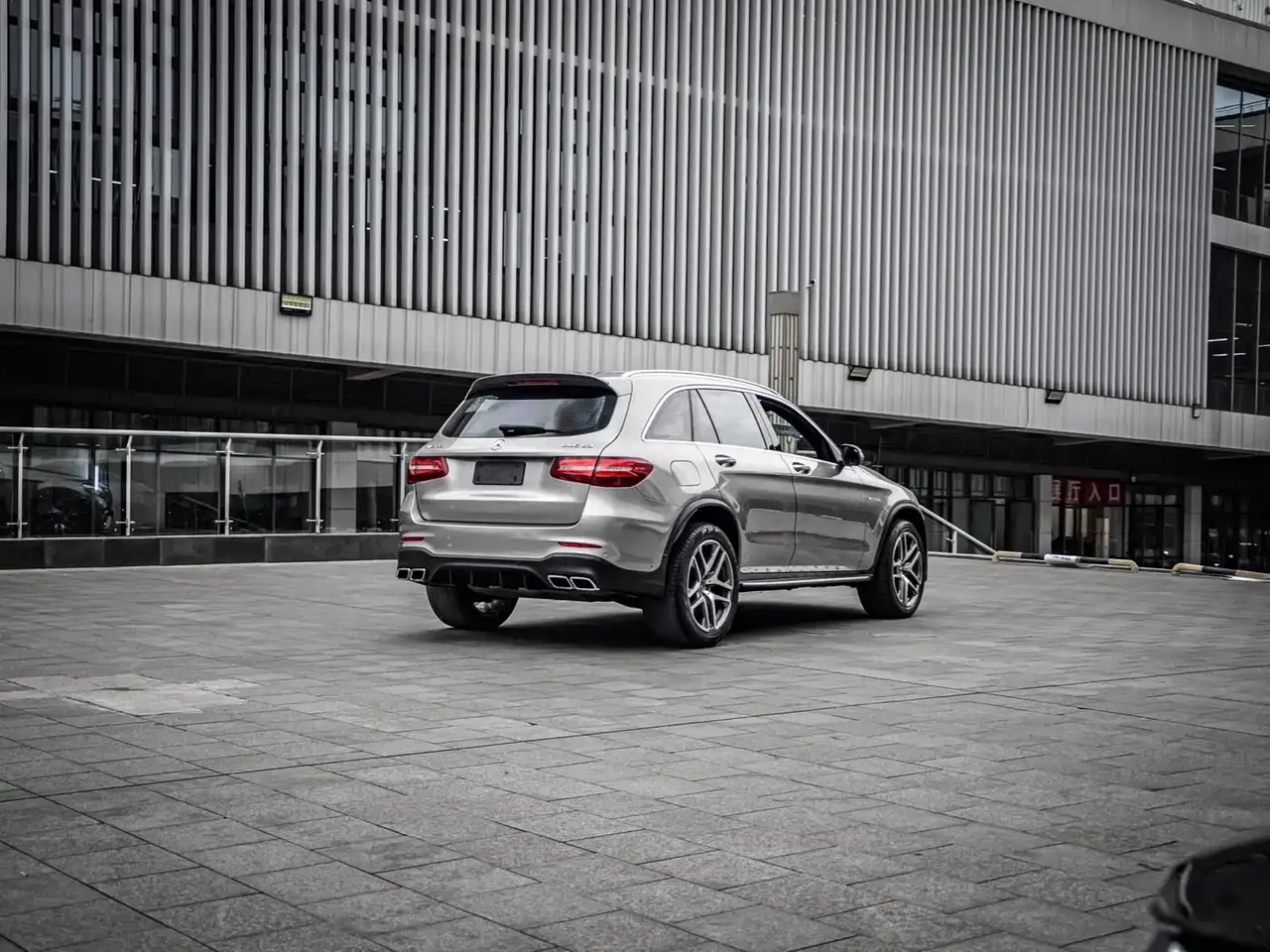 Mercedes-Benz GLC AMG 2018 AMG GLC 63 4MATIC+ фото 4