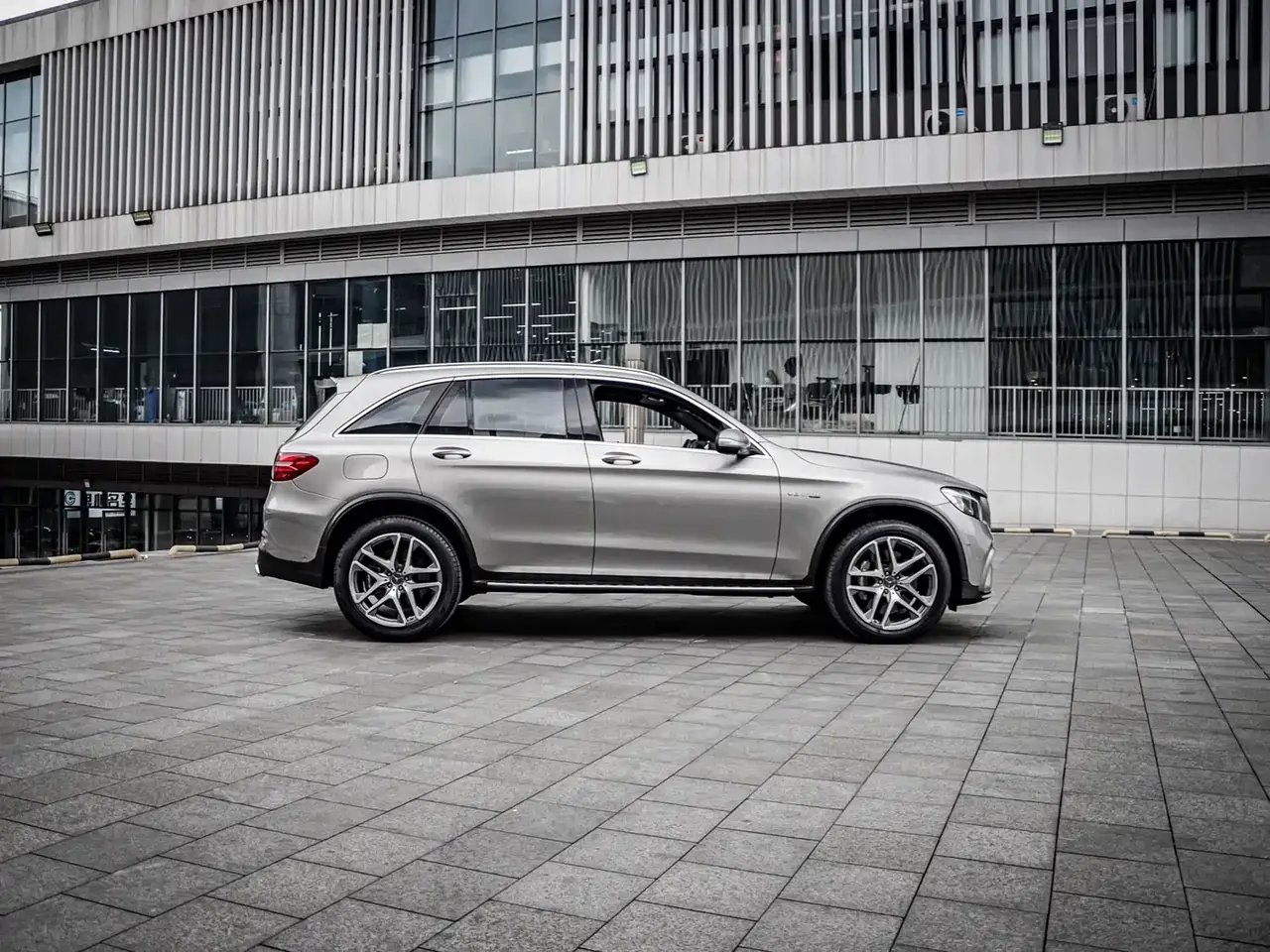 Mercedes-Benz GLC AMG 2018 AMG GLC 63 4MATIC+ фото 7