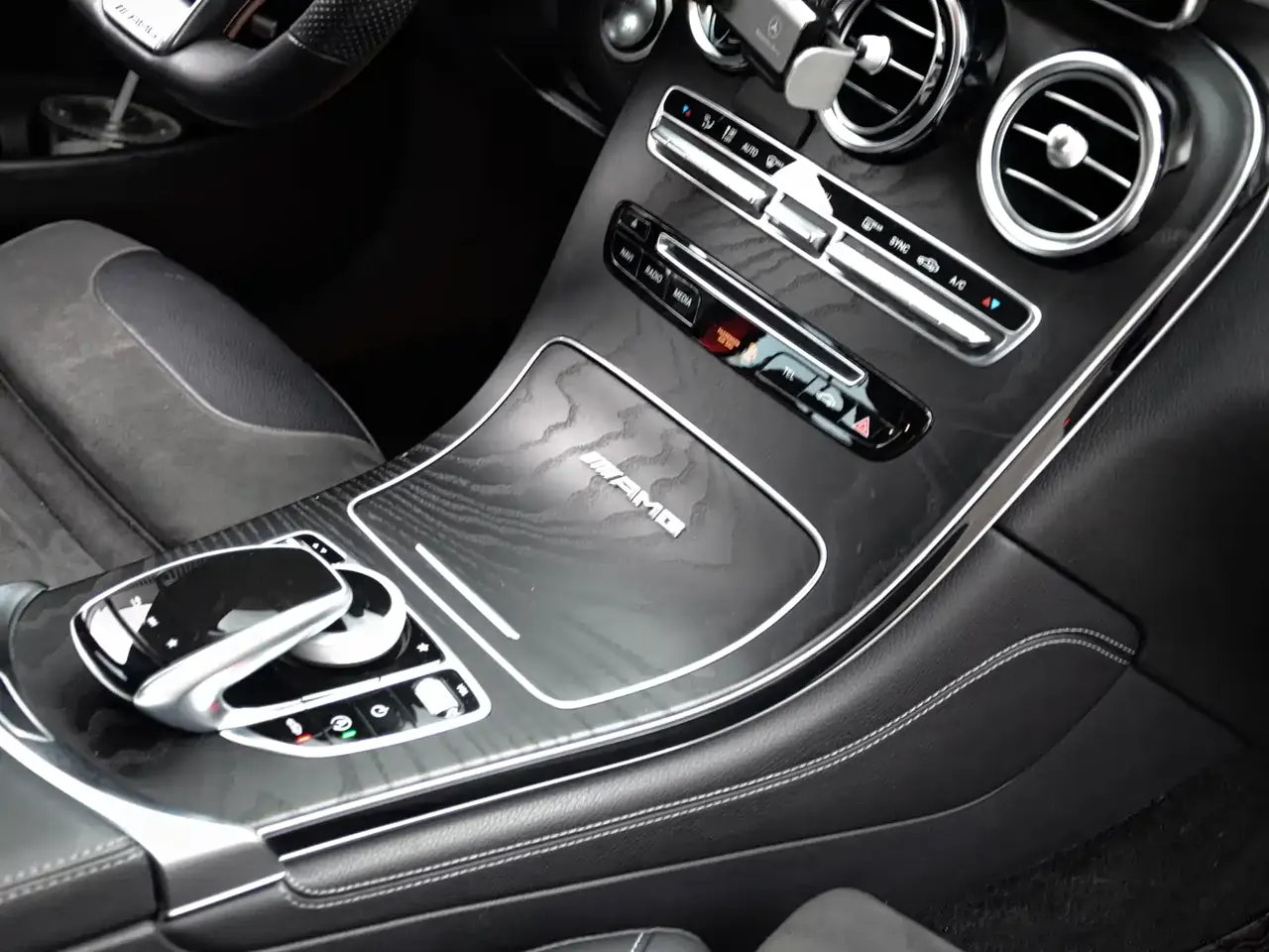 Mercedes-Benz GLC AMG 2018 AMG GLC 63 4MATIC+ фото 18