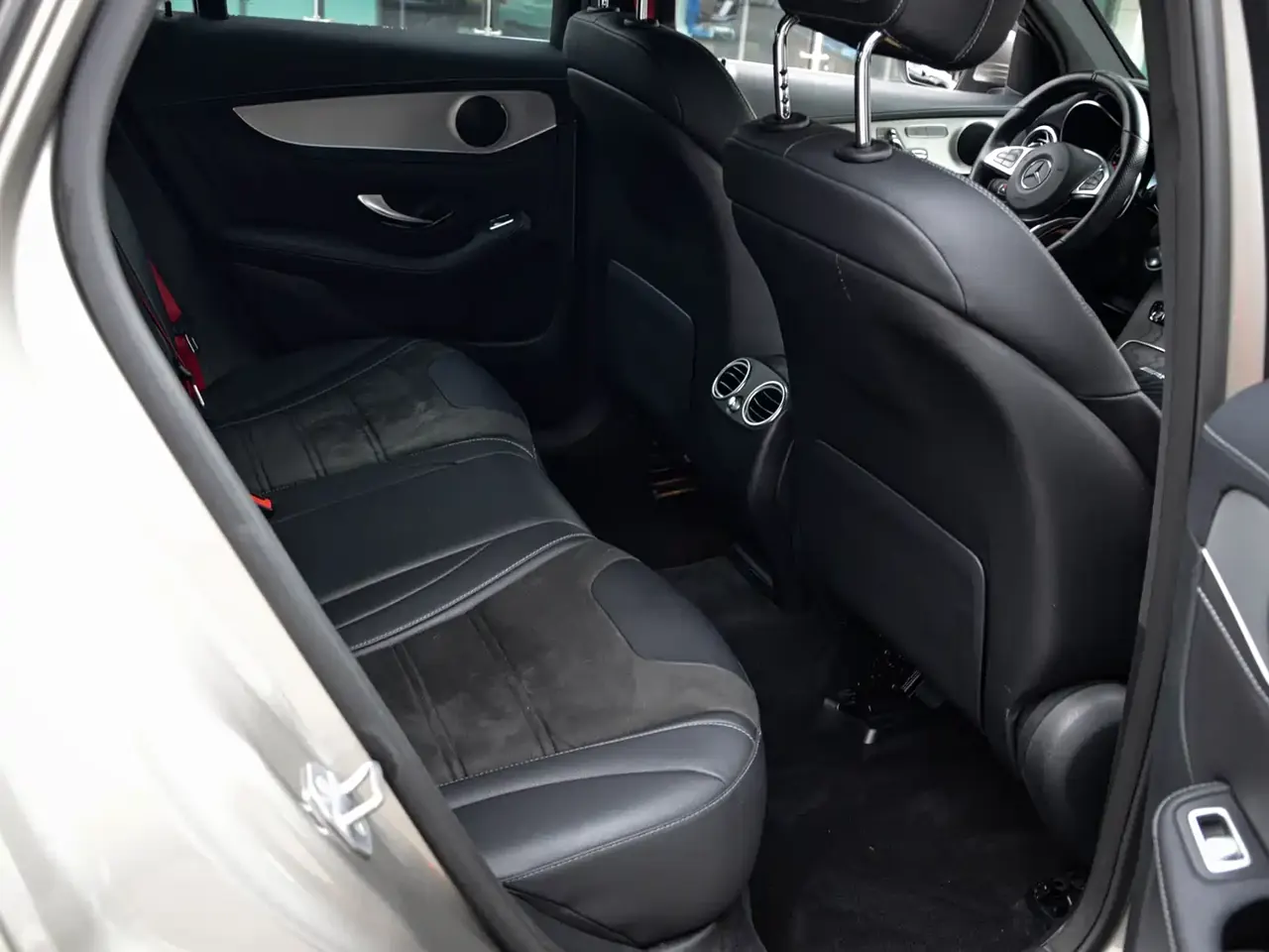 Mercedes-Benz GLC AMG 2018 AMG GLC 63 4MATIC+ фото 20