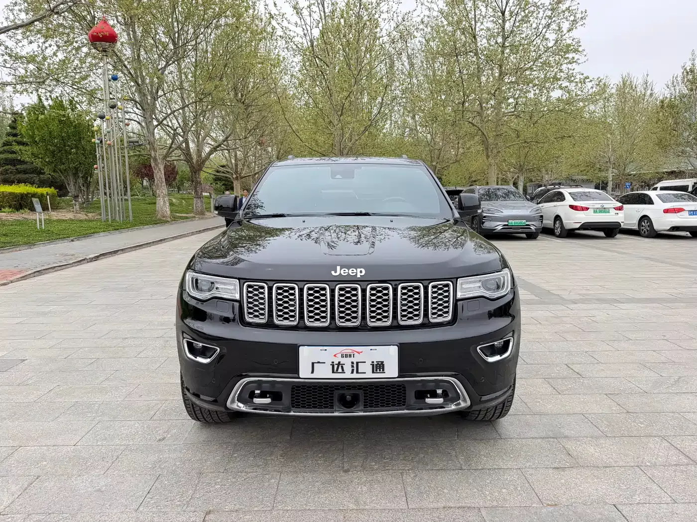 Jeep Grand Cherokee (Import) 2019 3.6L Luxury Navigation фото 2
