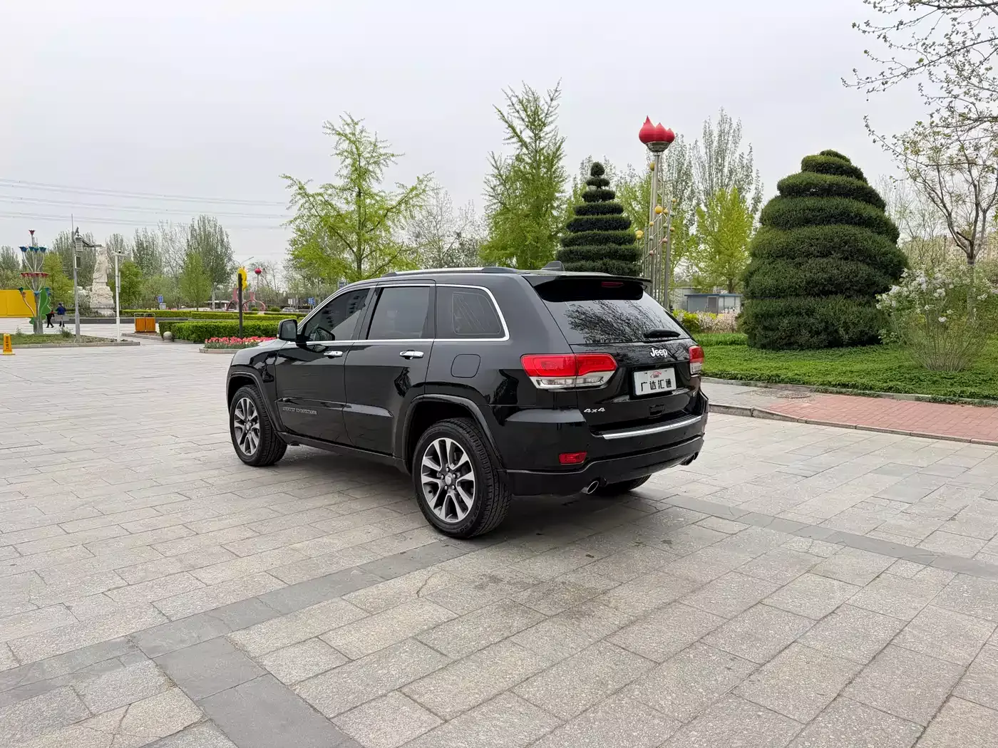 Jeep Grand Cherokee (Import) 2019 3.6L Luxury Navigation фото 5