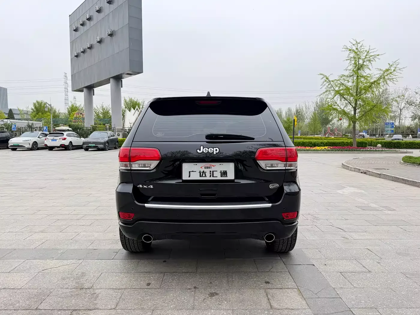 Jeep Grand Cherokee (Import) 2019 3.6L Luxury Navigation фото 6