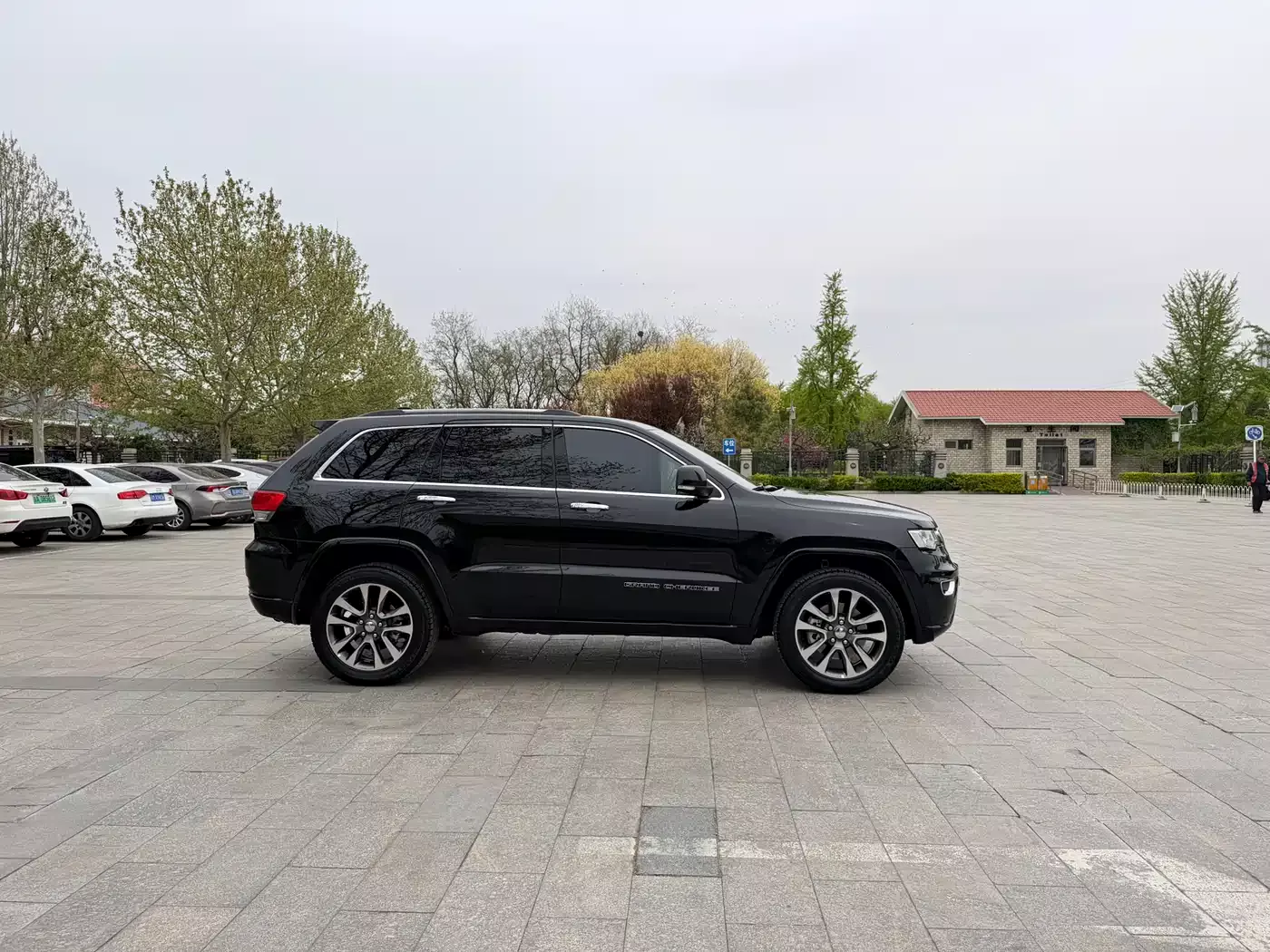 Jeep Grand Cherokee (Import) 2019 3.6L Luxury Navigation фото 8