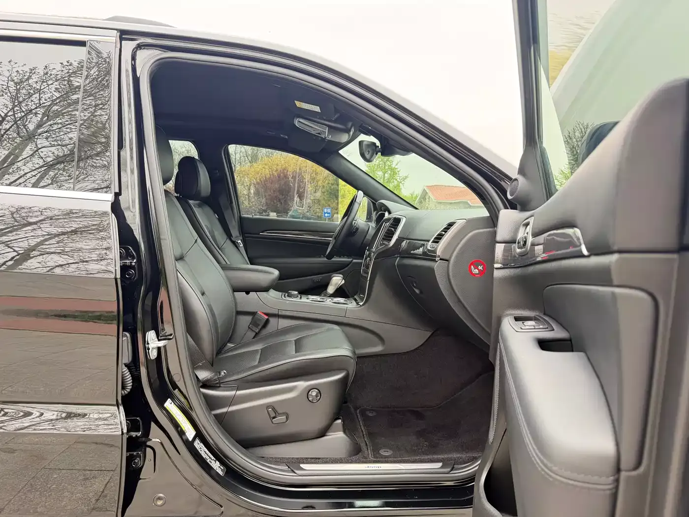 Jeep Grand Cherokee (Import) 2019 3.6L Luxury Navigation фото 11