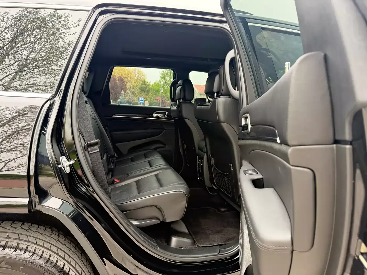 Jeep Grand Cherokee (Import) 2019 3.6L Luxury Navigation фото 12