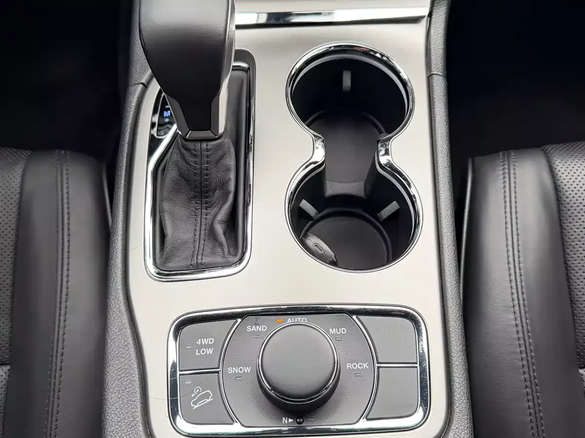 Jeep Grand Cherokee (Import) 2019 3.6L Luxury Navigation фото 17