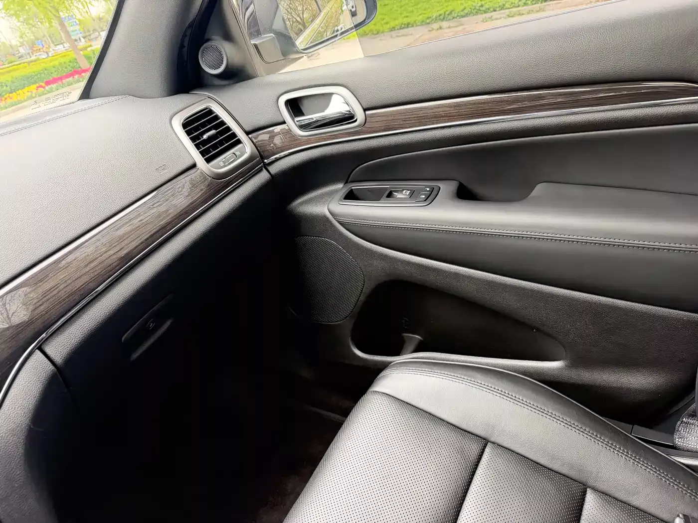 Jeep Grand Cherokee (Import) 2019 3.6L Luxury Navigation фото 20