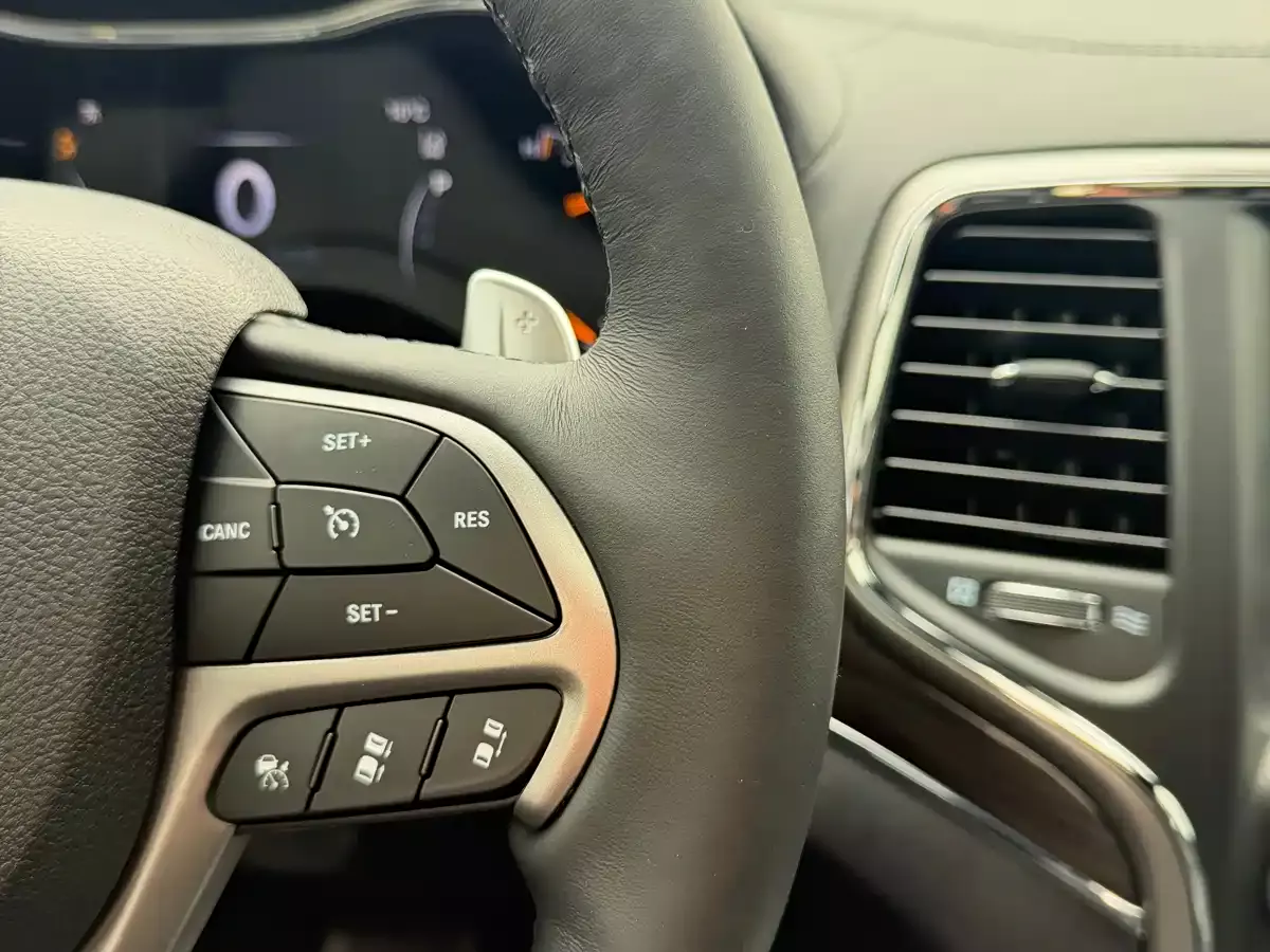 Jeep Grand Cherokee (Import) 2019 3.6L Luxury Navigation фото 21