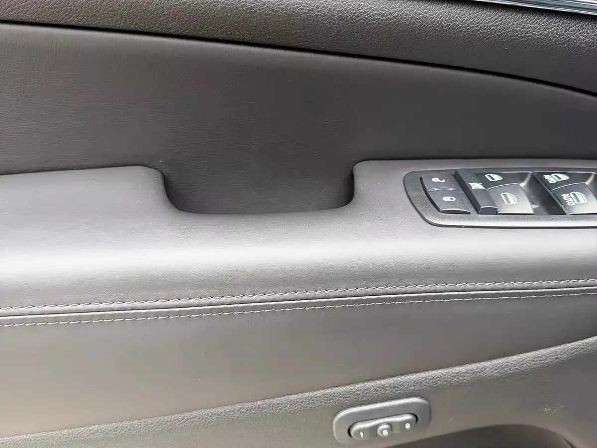 Jeep Grand Cherokee (Import) 2019 3.6L Luxury Navigation фото 23
