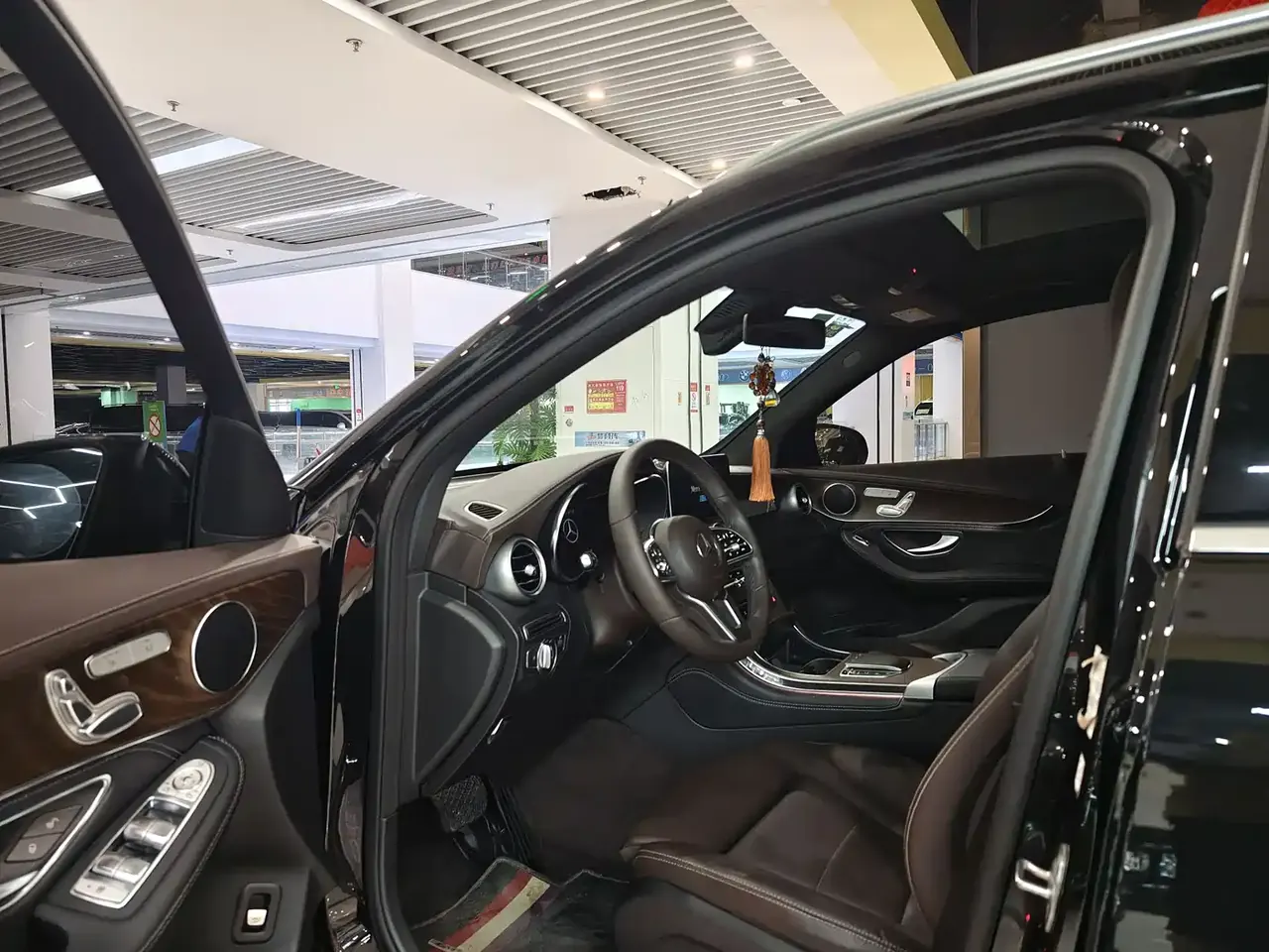 Mercedes-Benz GLC 2020 GLC 260 L 4MATIC Luxury фото 4