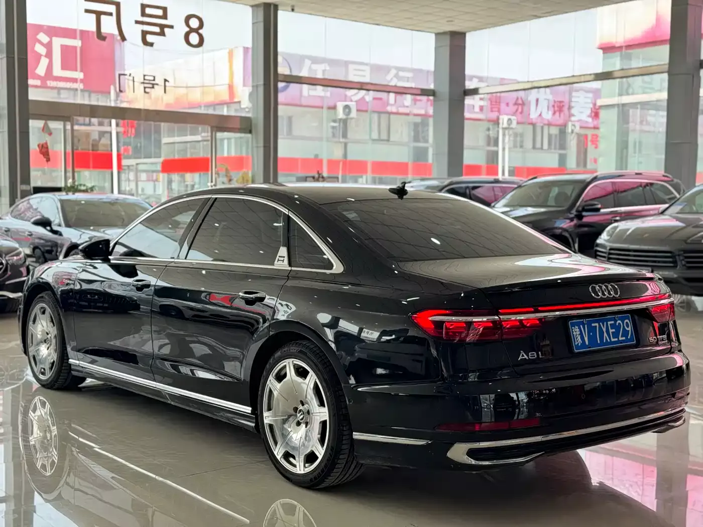 Audi A8 2023 A8L 50 TFSI quattro Exclusive фото 6