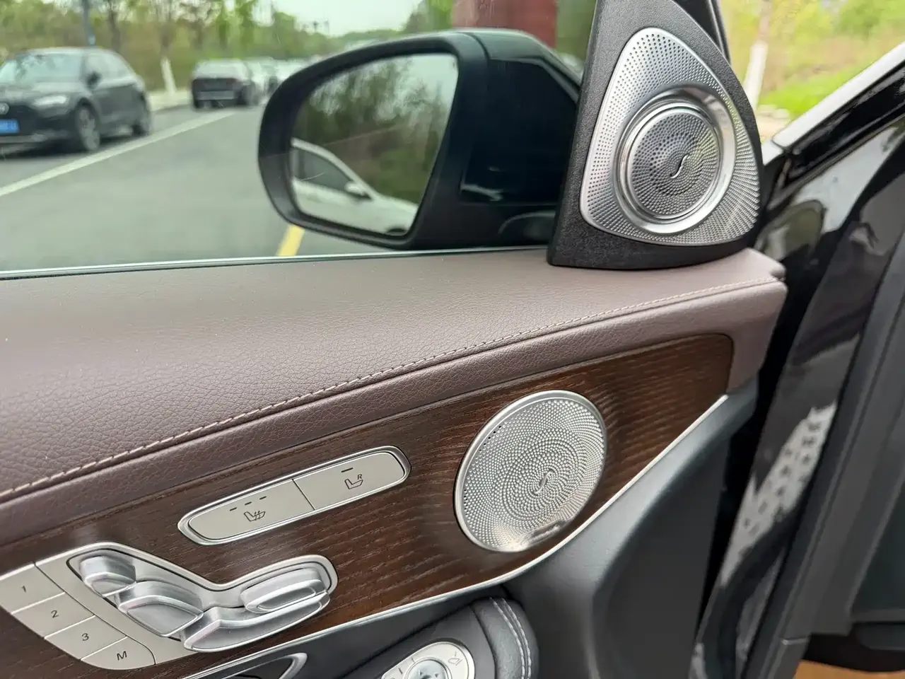 Mercedes-Benz GLC 2023 GLC 300 L 4MATIC Sport 5-Seater фото 5