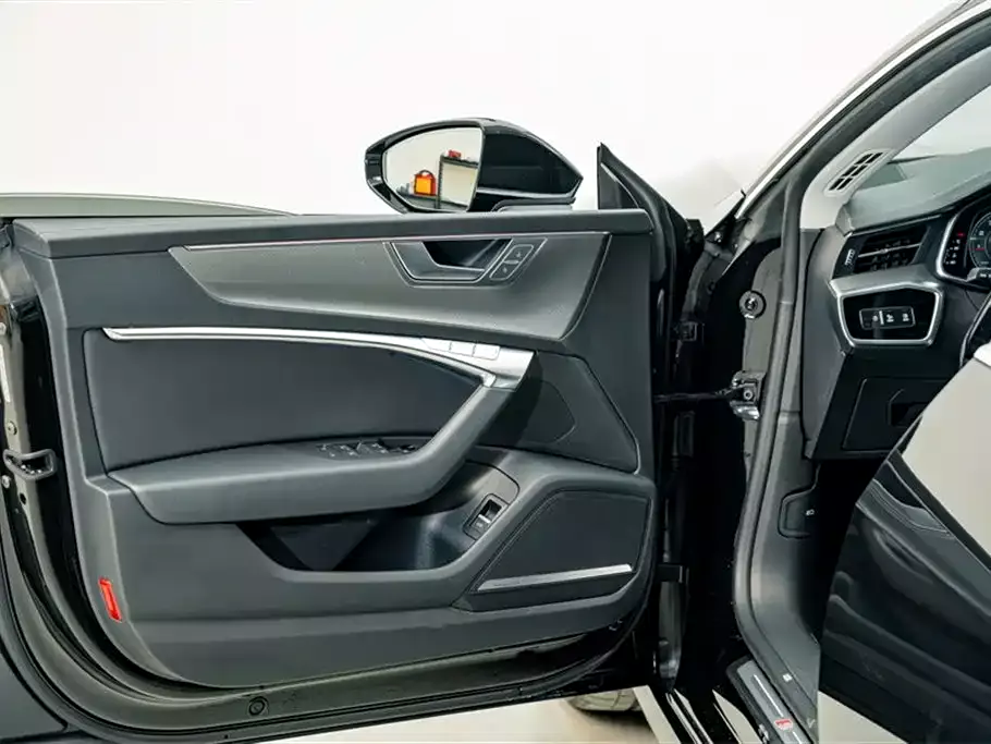 Audi A7 2025 Model 45 TFSI Premium Selection фото 17