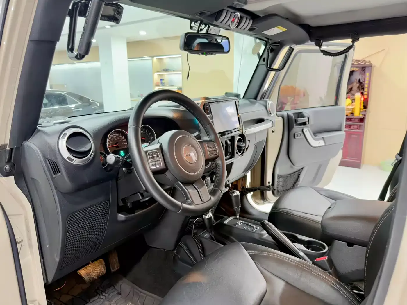 Jeep Wrangler 2015 3.0L Sahara 4-Door Comfort Edition фото 4