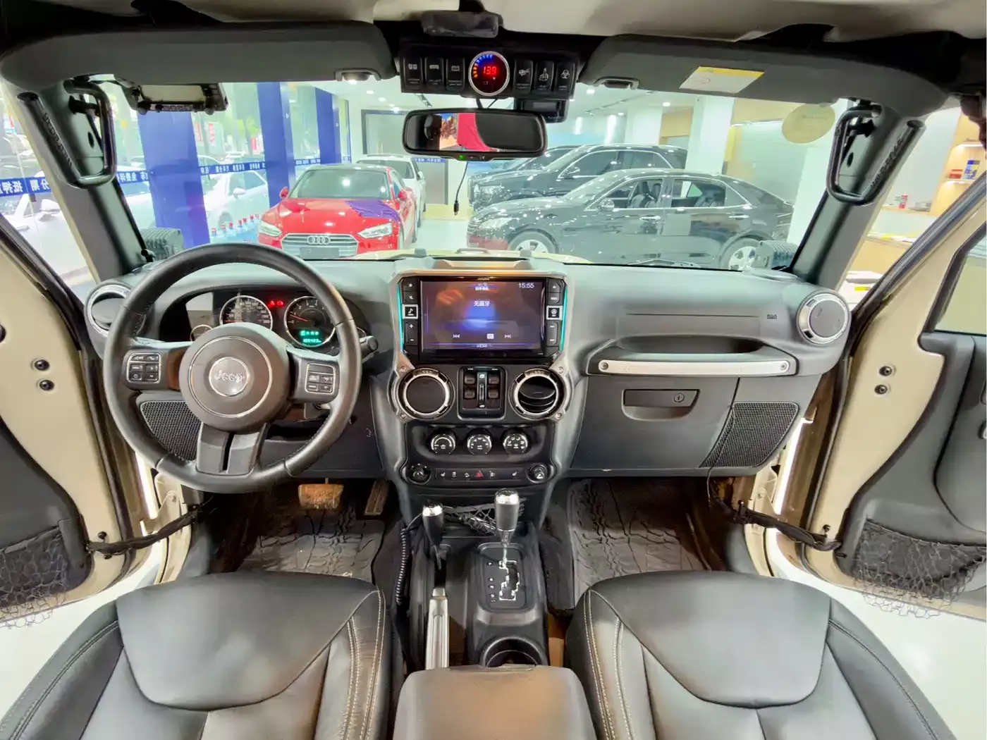 Jeep Wrangler 2015 3.0L Sahara 4-Door Comfort Edition фото 5