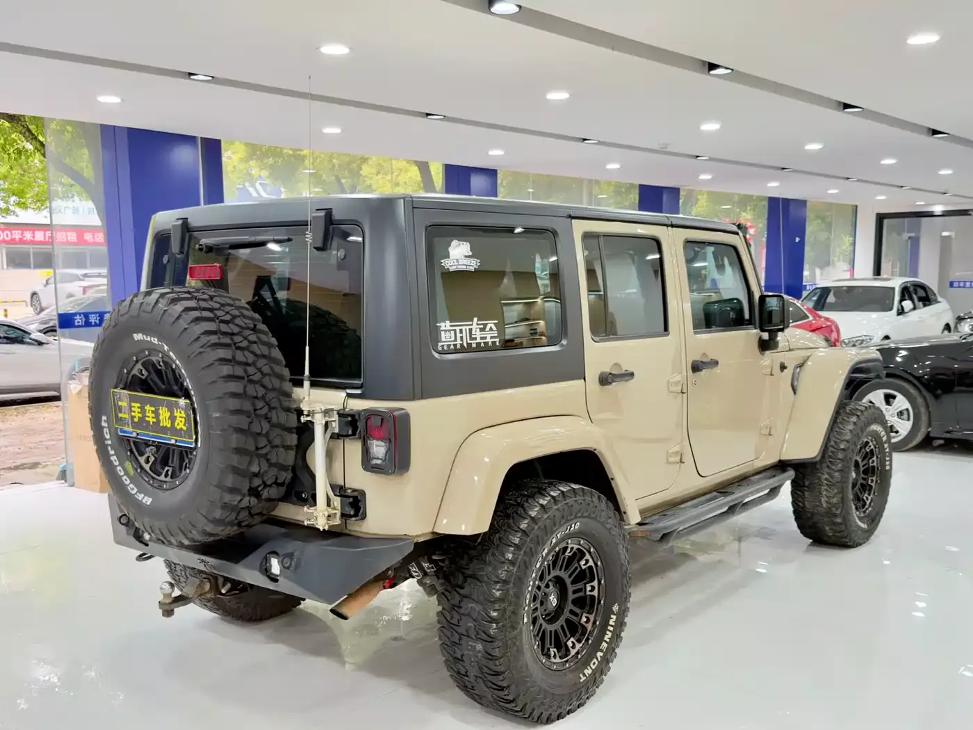 Jeep Wrangler 2015 3.0L Sahara 4-Door Comfort Edition фото 7