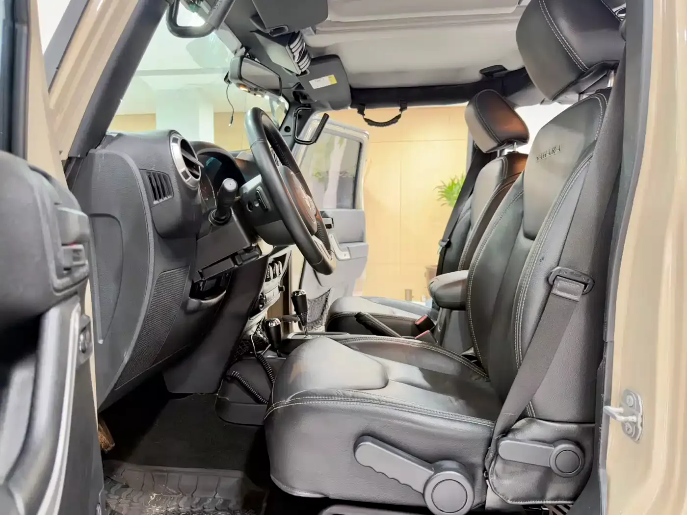 Jeep Wrangler 2015 3.0L Sahara 4-Door Comfort Edition фото 10