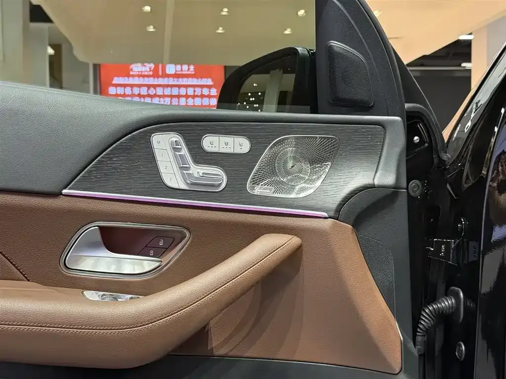 Mercedes-Benz GLE 2025 Facelift GLE 450 4MATIC Luxury Model фото 9