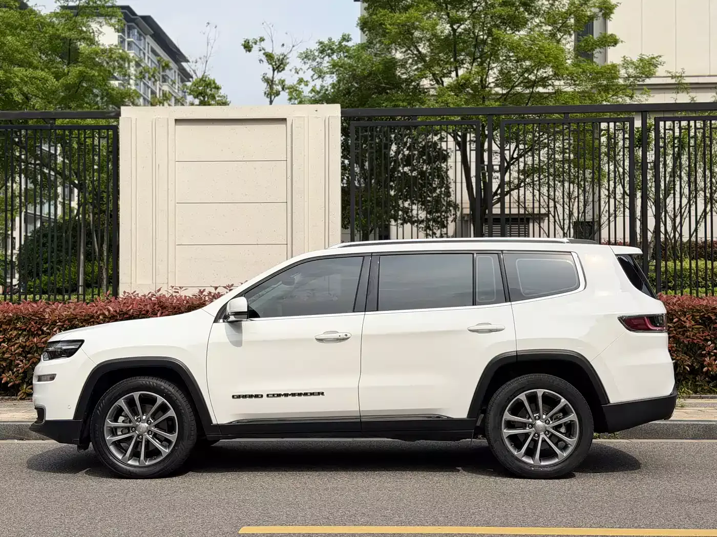 Jeep Grand Commander 2018 2.0T AWD Premium Navigation Edition (China V) фото 4