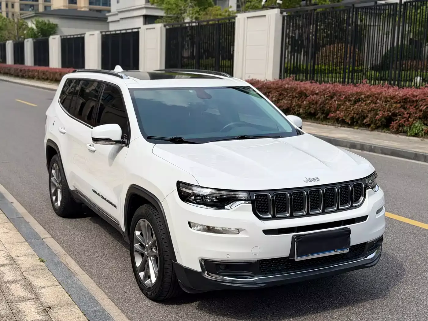 Jeep Grand Commander 2018 2.0T AWD Premium Navigation Edition (China V) фото 5