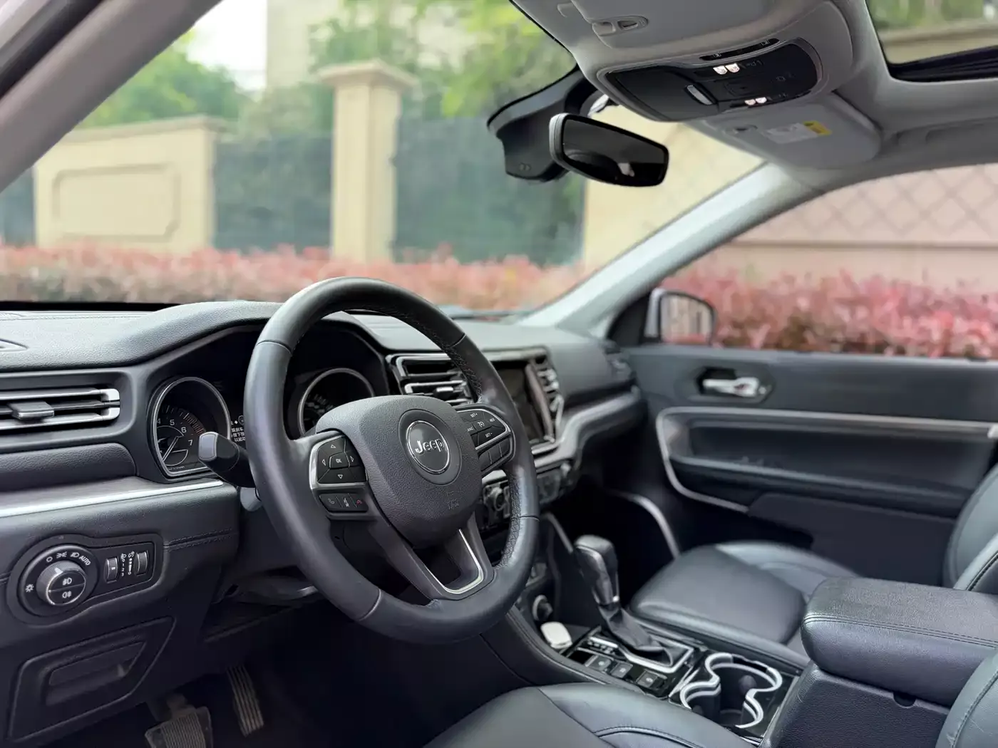 Jeep Grand Commander 2018 2.0T AWD Premium Navigation Edition (China V) фото 7