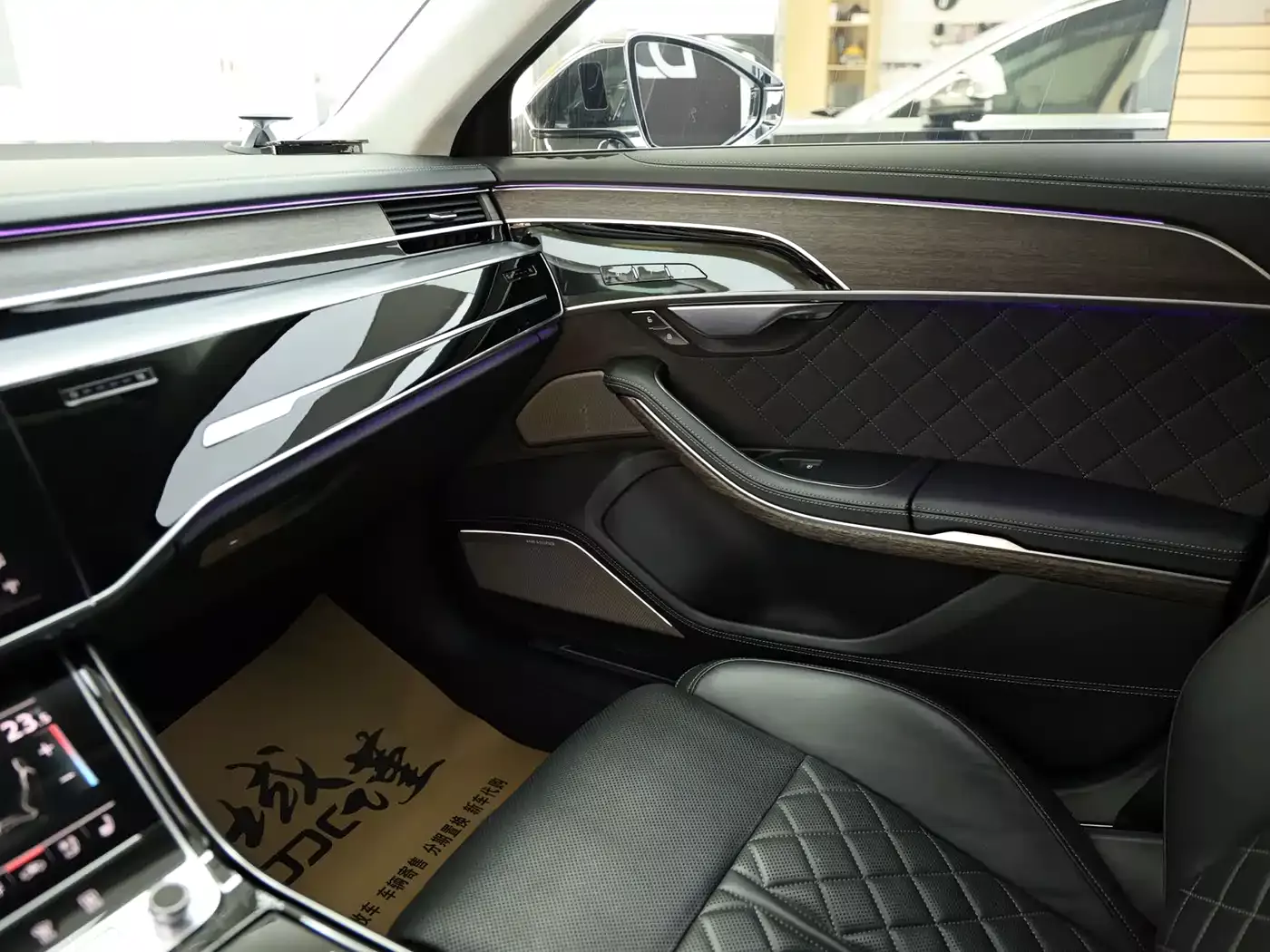 Audi A8 2022 A8L Horch Founder's Edition Legendary фото 13