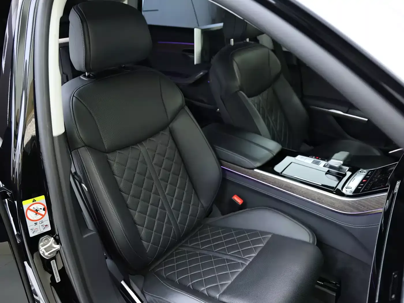 Audi A8 2022 A8L Horch Founder's Edition Legendary фото 15