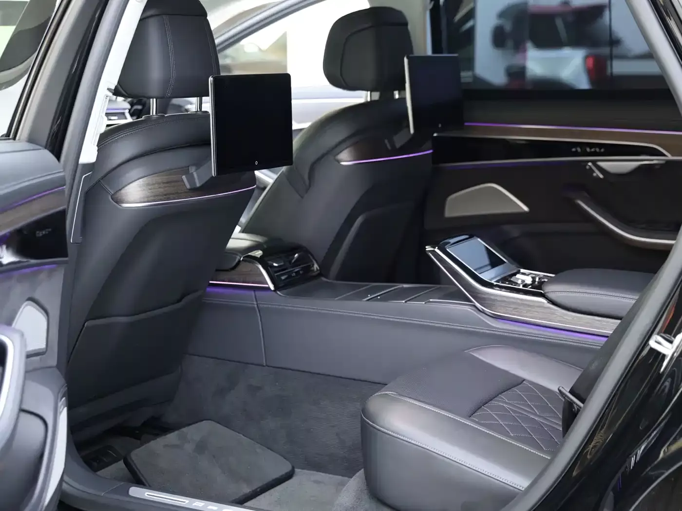 Audi A8 2022 A8L Horch Founder's Edition Legendary фото 22