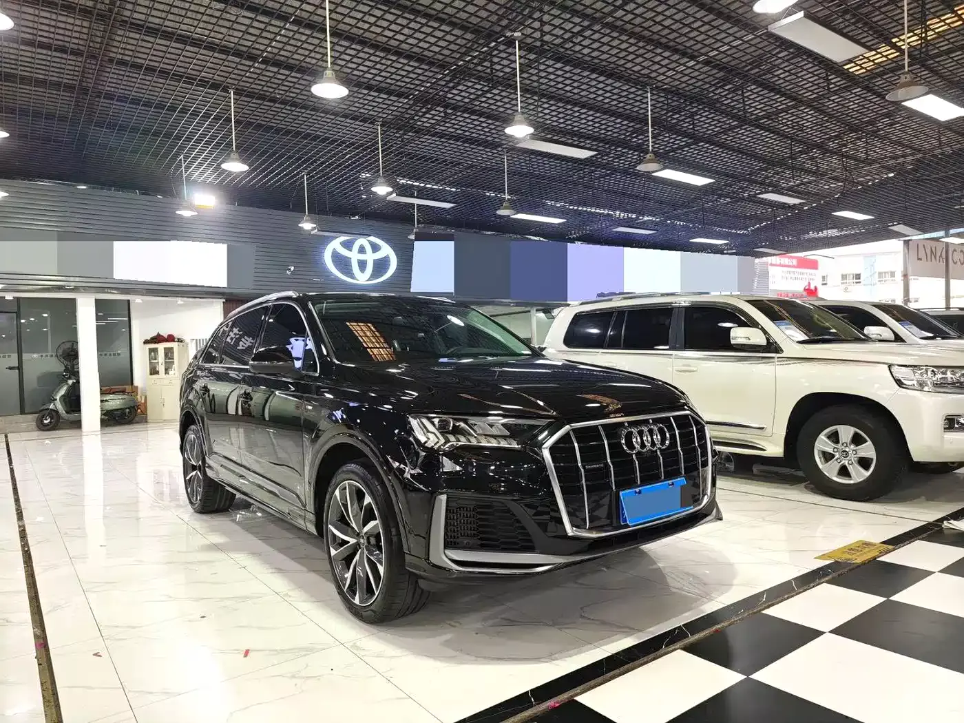 Audi Q7 2023 55 TFSI quattro S line Sport фото 2