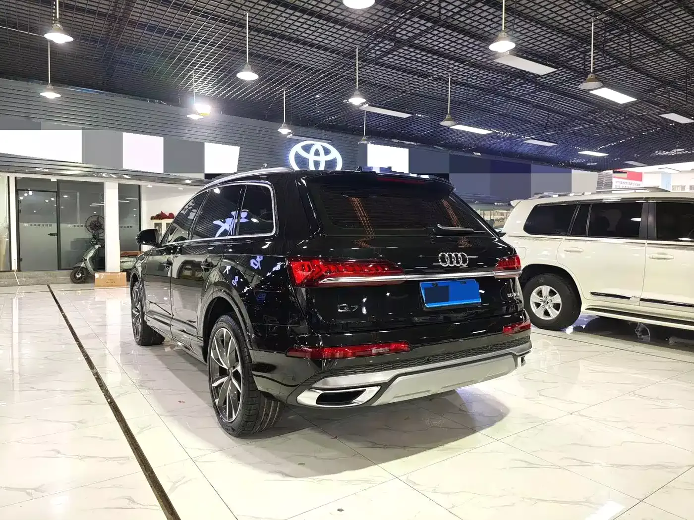 Audi Q7 2023 55 TFSI quattro S line Sport фото 8