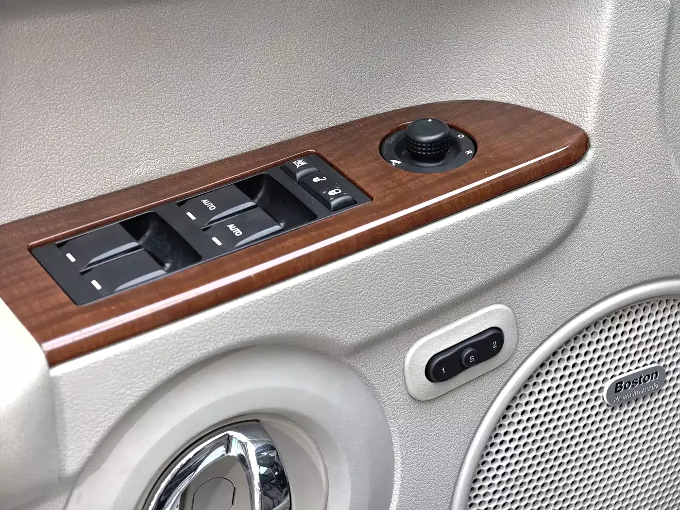 Jeep Commander Classic 2007 4.7 фото 15