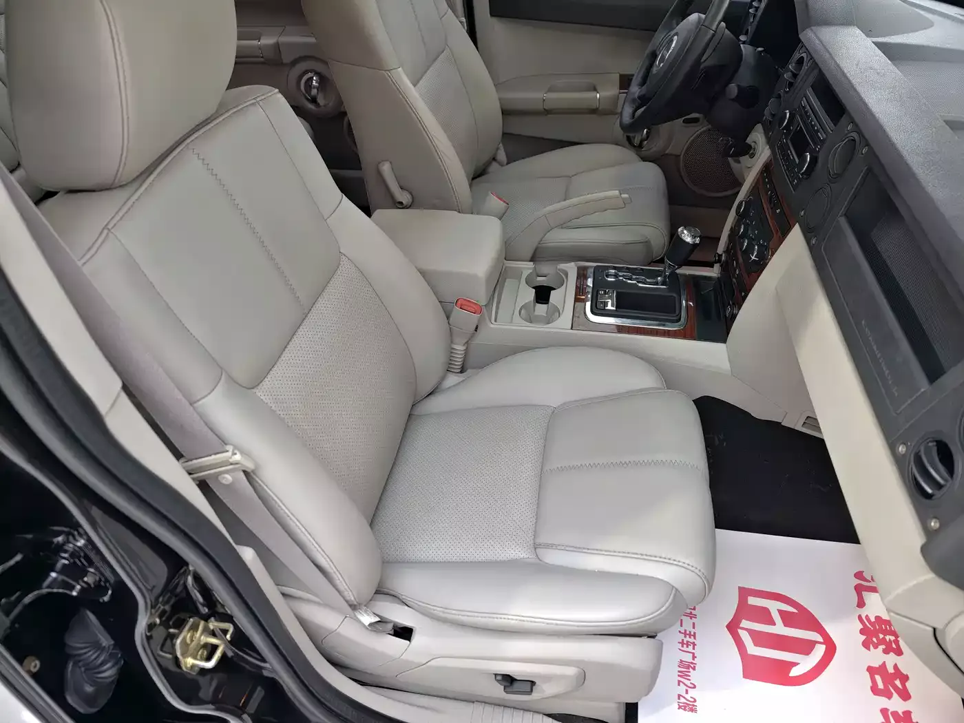 Jeep Commander Classic 2007 4.7 фото 17