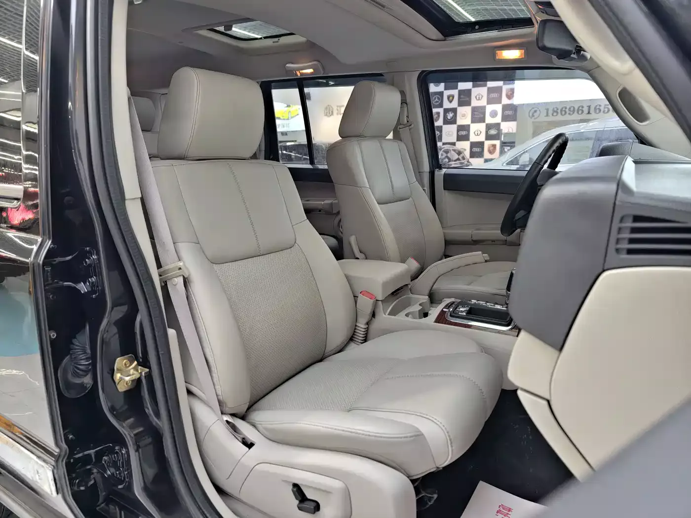 Jeep Commander Classic 2007 4.7 фото 18