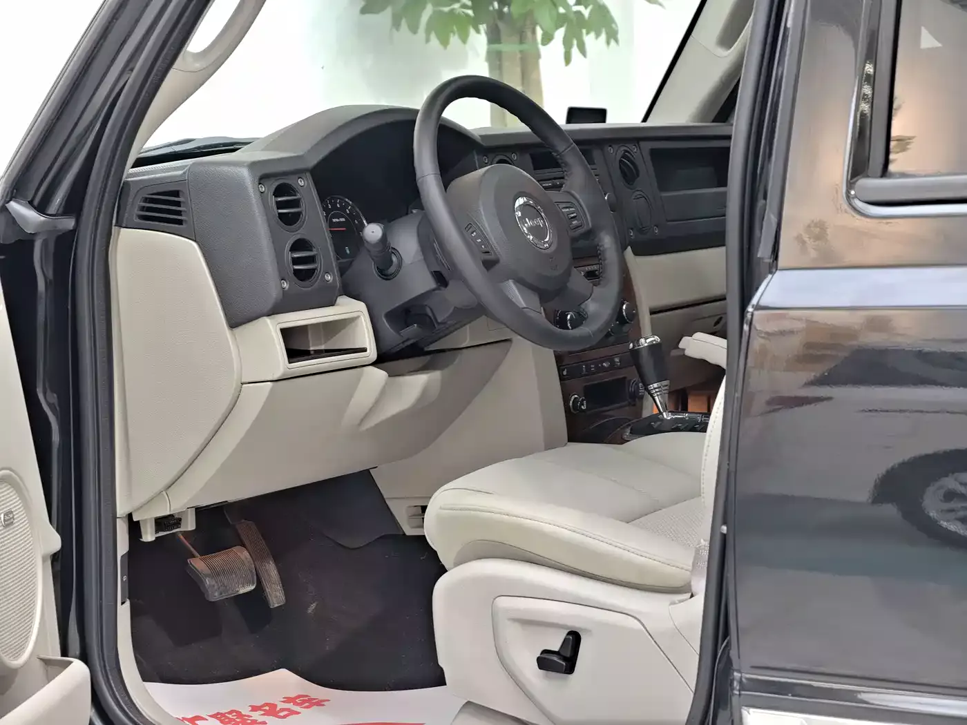 Jeep Commander Classic 2007 4.7 фото 22