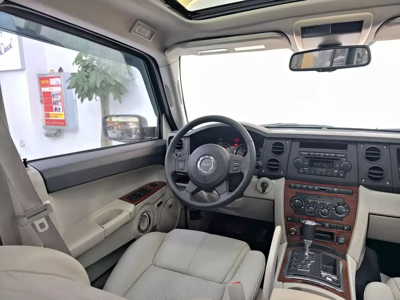 Jeep Commander Classic 2007 4.7 фото 27