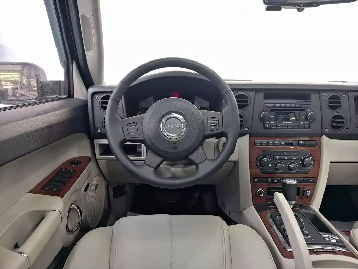 Jeep Commander Classic 2007 4.7 фото 28