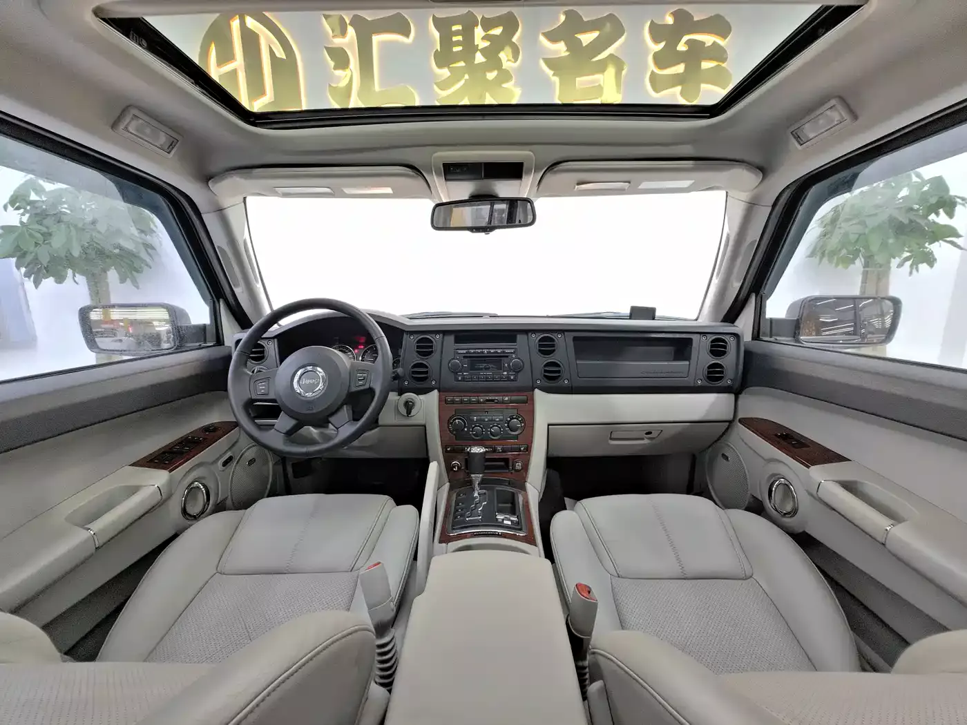 Jeep Commander Classic 2007 4.7 фото 30