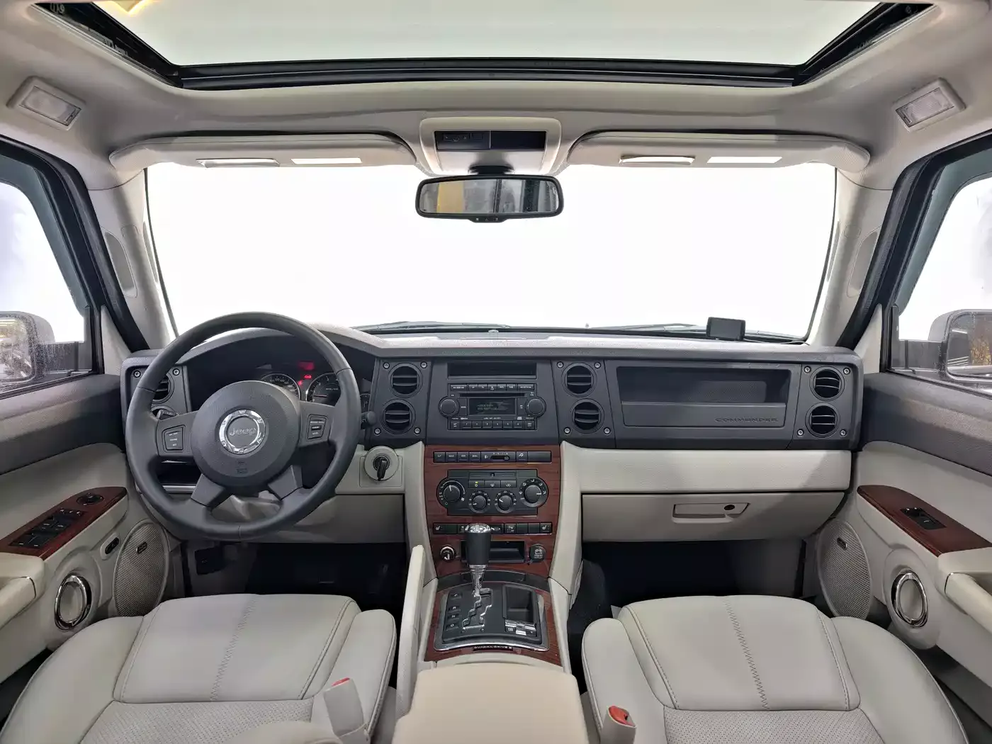 Jeep Commander Classic 2007 4.7 фото 31