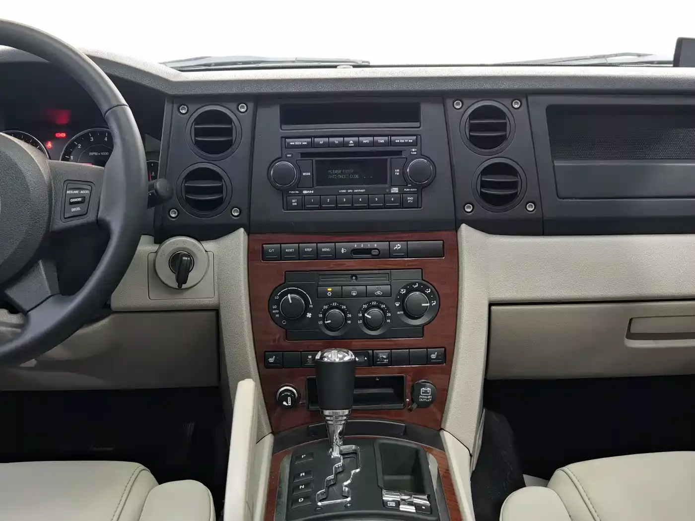 Jeep Commander Classic 2007 4.7 фото 35