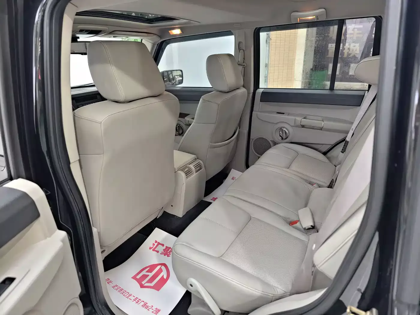 Jeep Commander Classic 2007 4.7 фото 43