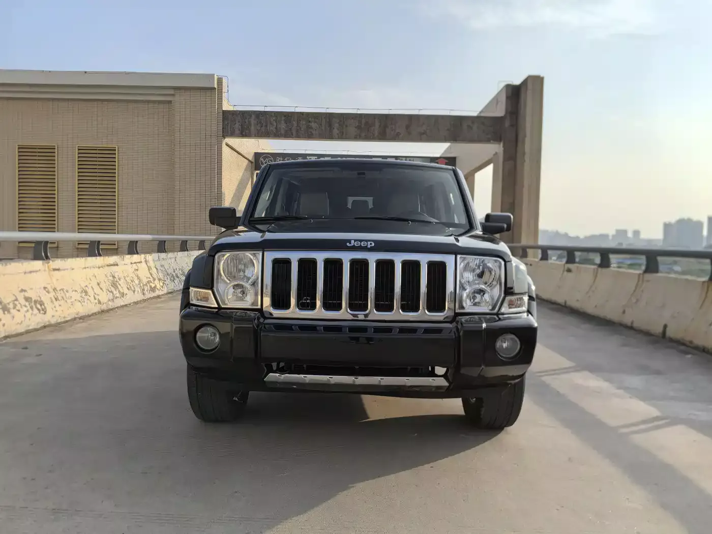 Jeep Commander Classic 2007 4.7 фото 46