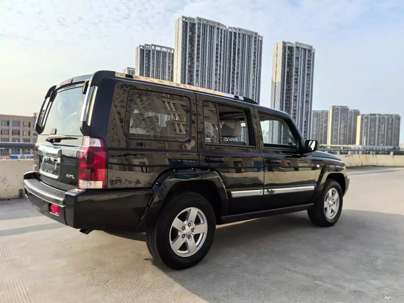 Jeep Commander Classic 2007 4.7 фото 49